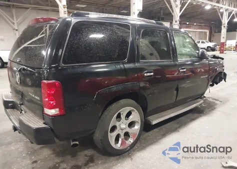 2005 Cadillac Escalade Standard z USA, uszkodzony, nr VIN 1GYEC63N15R265627